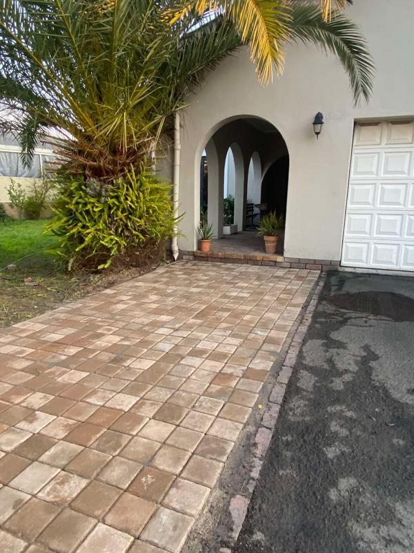 4 Bedroom Property for Sale in Amandelrug Western Cape